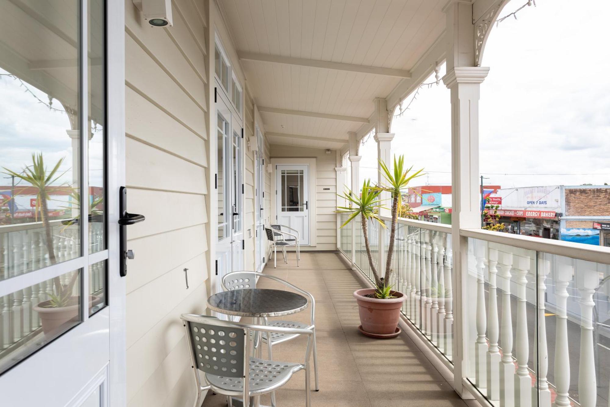 Tuakau Hotel Luaran gambar